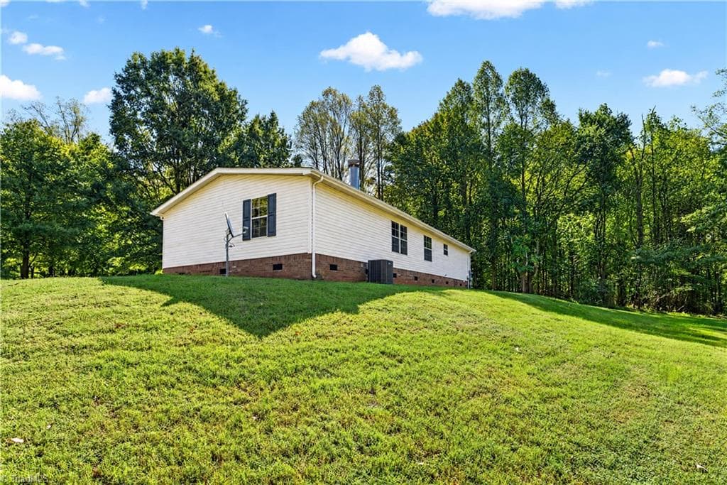 Manufactured Home at 1575 Rhodes Loop, Madison NC 27025, Madison, photo 8 of 50