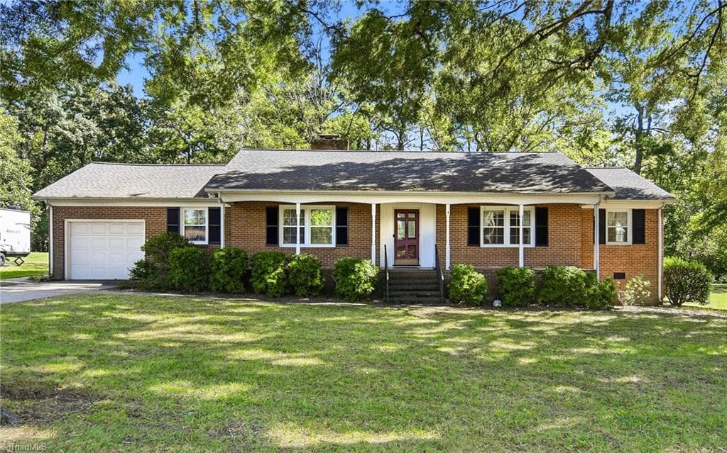 Stick/Site Built at 707 Fairidge Drive, Jamestown NC 27282, Jamestown, photo 2 of 28