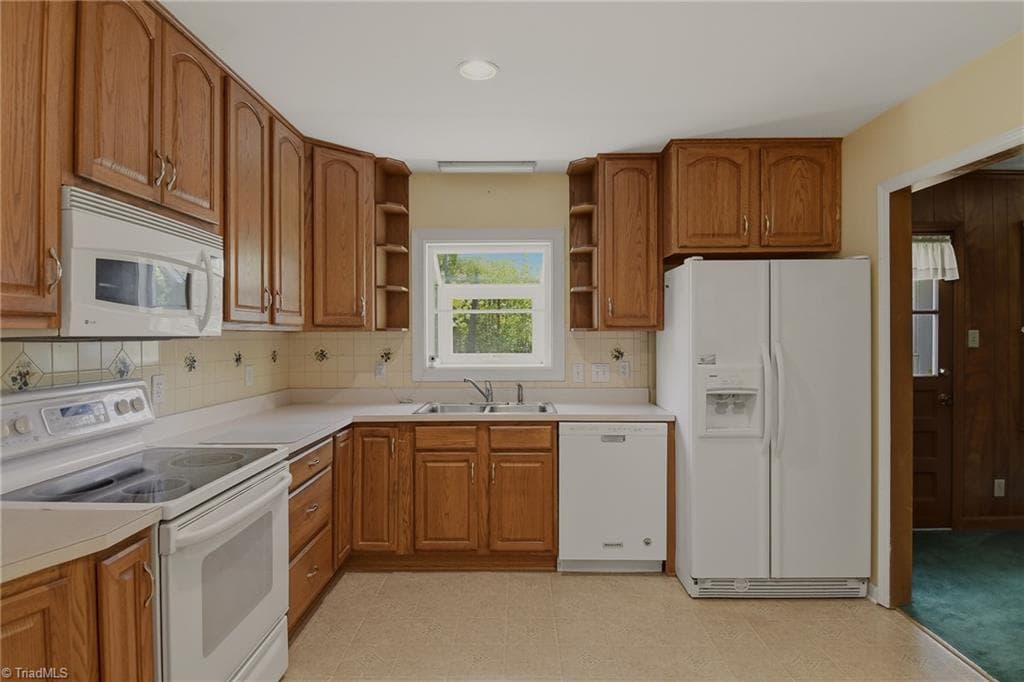 Stick/Site Built at 707 Fairidge Drive, Jamestown NC 27282, Jamestown, photo 13 of 28