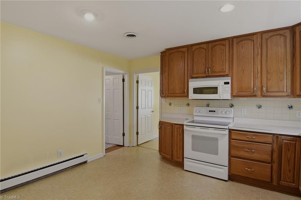 Stick/Site Built at 707 Fairidge Drive, Jamestown NC 27282, Jamestown, photo 14 of 28