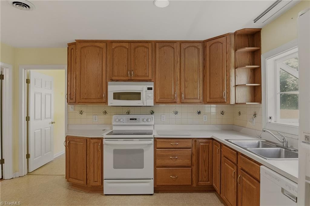 Stick/Site Built at 707 Fairidge Drive, Jamestown NC 27282, Jamestown, photo 15 of 28