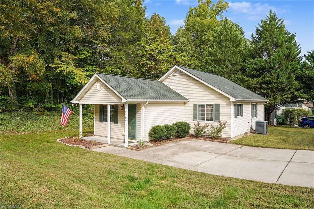 Stick/Site Built at 2525 Stratford Crossing Drive, Winston-Salem NC 27103, Winston-Salem, photo 2 of 50