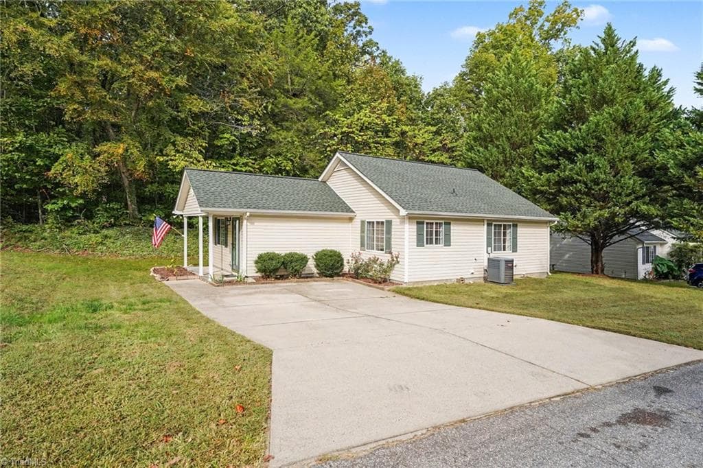 Stick/Site Built at 2525 Stratford Crossing Drive, Winston-Salem NC 27103, Winston-Salem, photo 39 of 50