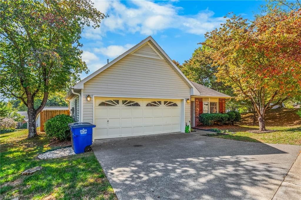 Stick/Site Built at 1013 Heatherstone Court, Winston-Salem NC 27104, Winston-Salem, photo 2 of 30