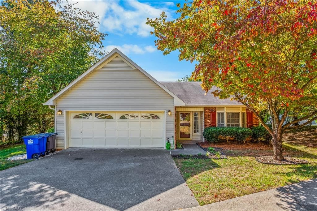 1013 Heatherstone Court, Winston-Salem NC 27104