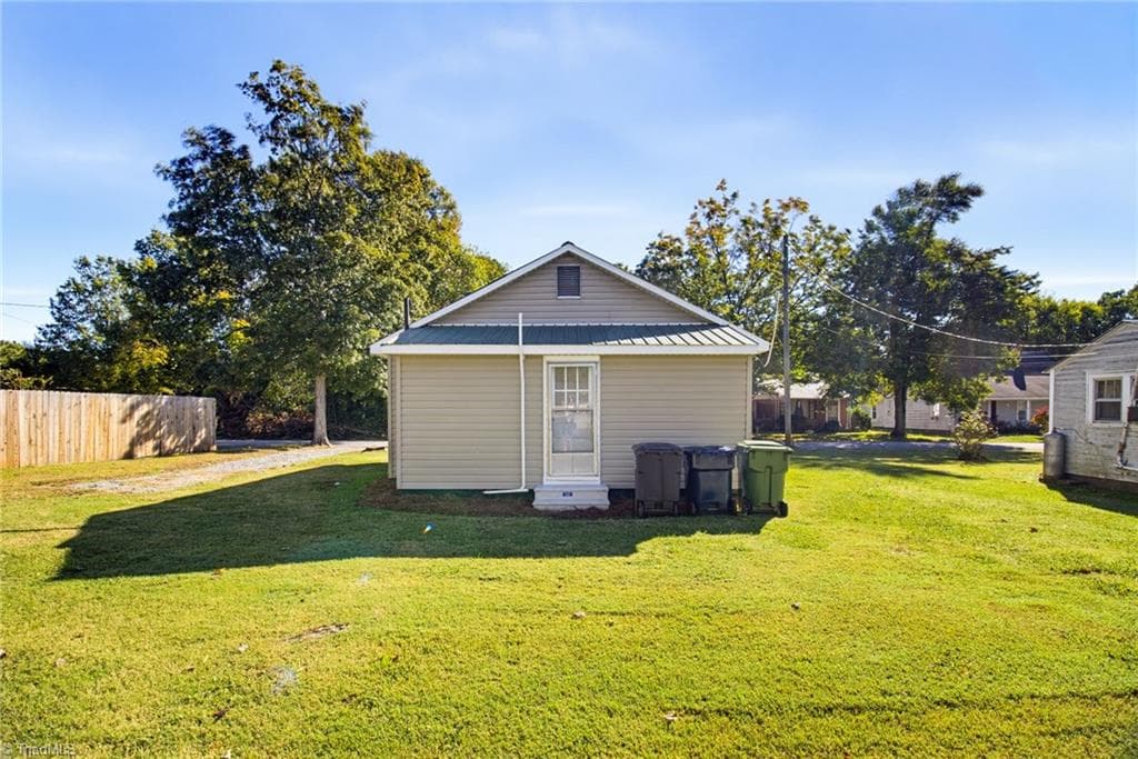 Stick/Site Built at 301 Dixie Street, Lexington NC 27292, Lexington, photo 27 of 29
