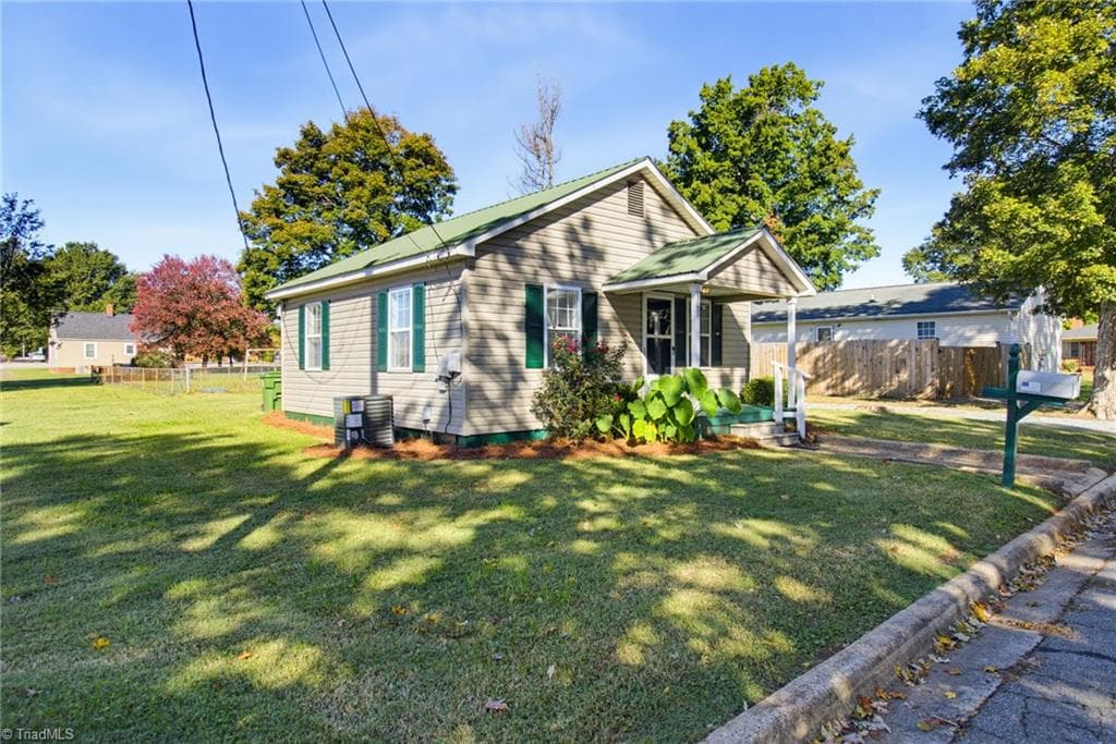 Stick/Site Built at 301 Dixie Street, Lexington NC 27292, Lexington, photo 3 of 29