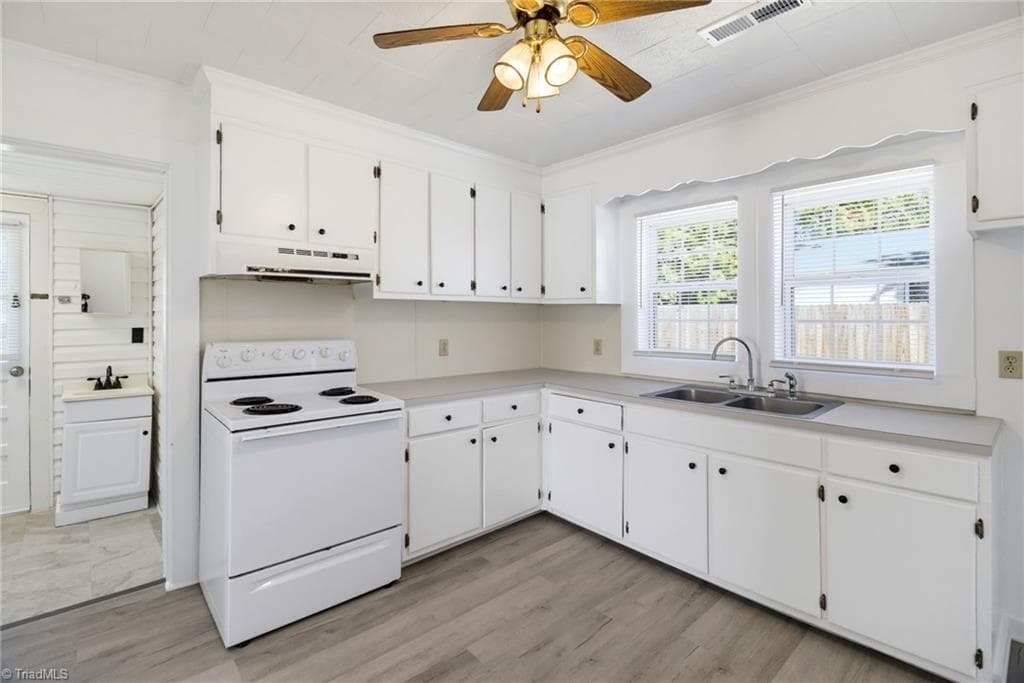 Stick/Site Built at 301 Dixie Street, Lexington NC 27292, Lexington, photo 11 of 29