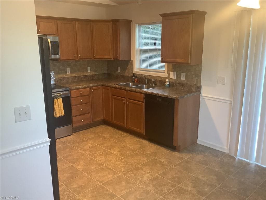 Stick/Site Built at 387 Walden Ridge Court, Winston-Salem NC 27127, Winston-Salem, photo 5 of 19