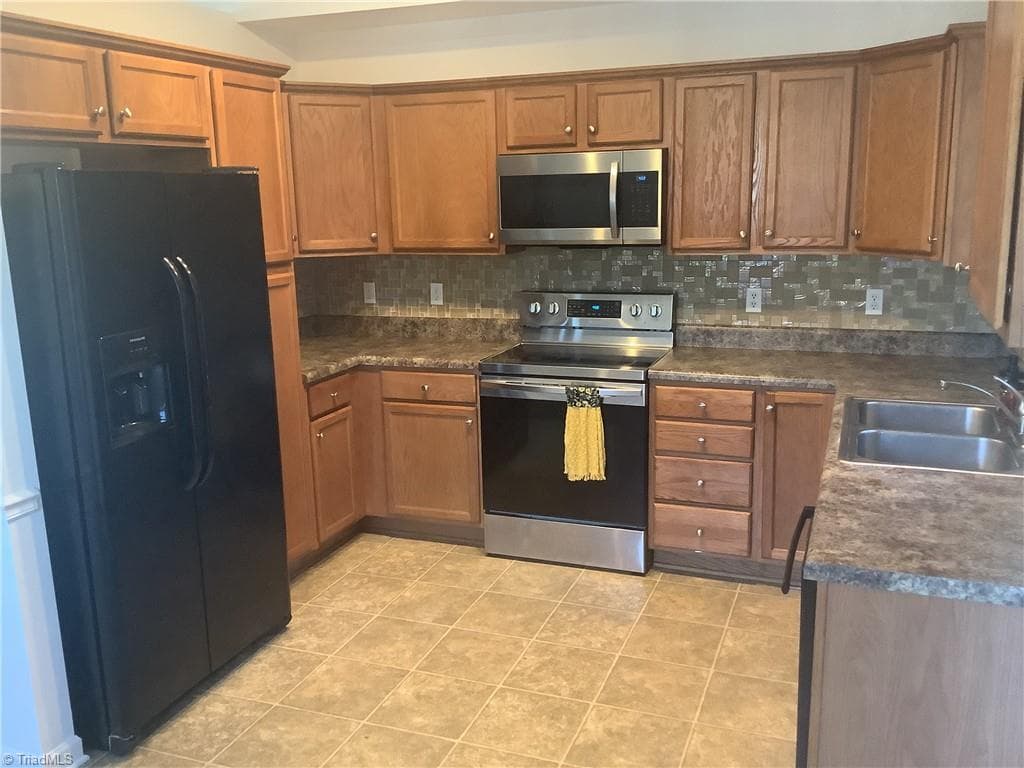 Stick/Site Built at 387 Walden Ridge Court, Winston-Salem NC 27127, Winston-Salem, photo 4 of 19