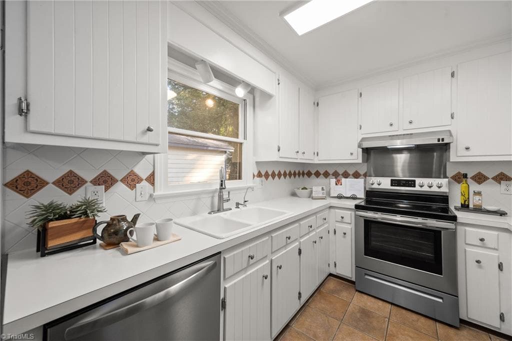 Stick/Site Built at 2737 Lyndhurst Avenue, Winston-Salem NC 27103, Winston-Salem, photo 14 of 36