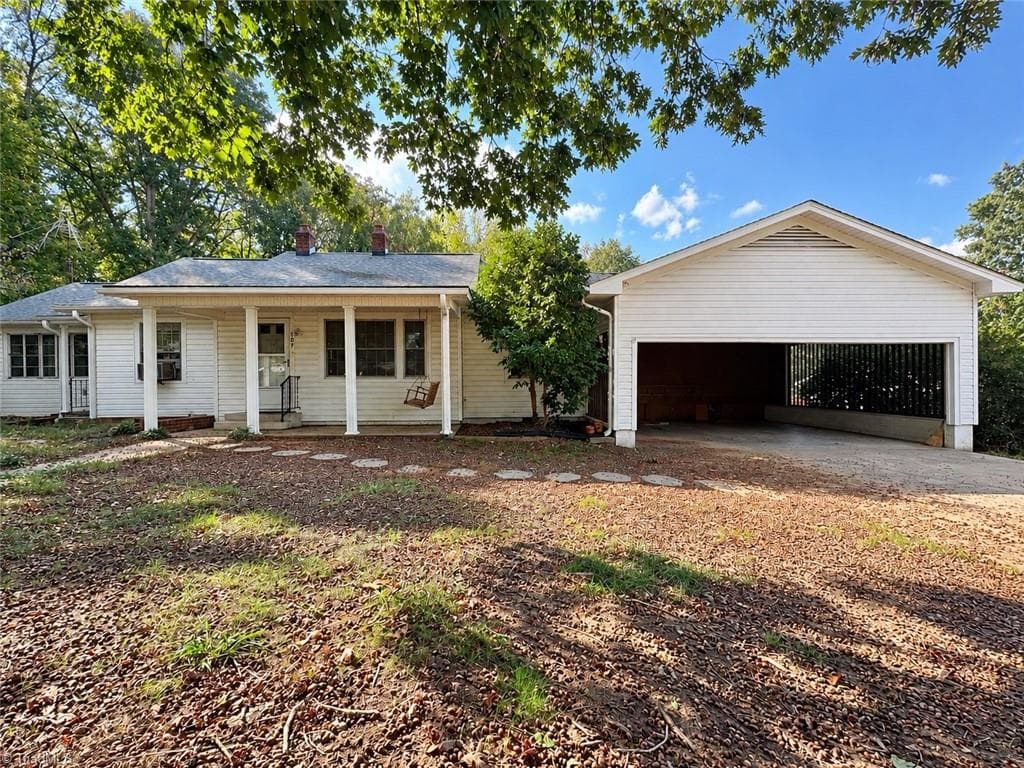 Stick/Site Built at 507 Pineywood Road, Thomasville NC 27360, photo 3 of 21