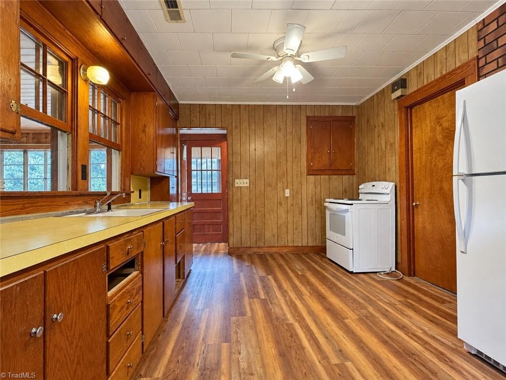 Stick/Site Built at 507 Pineywood Road, Thomasville NC 27360, photo 9 of 21