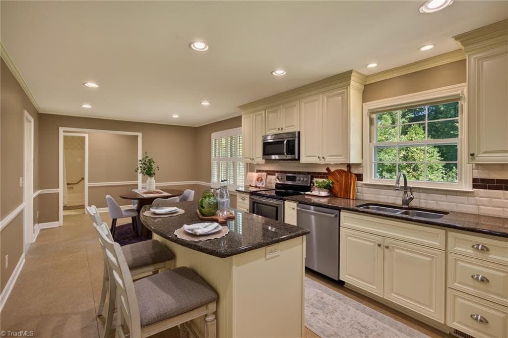 Stick/Site Built at 805 Chartwell Circle, Winston-Salem NC 27106, Winston-Salem, photo 13 of 43