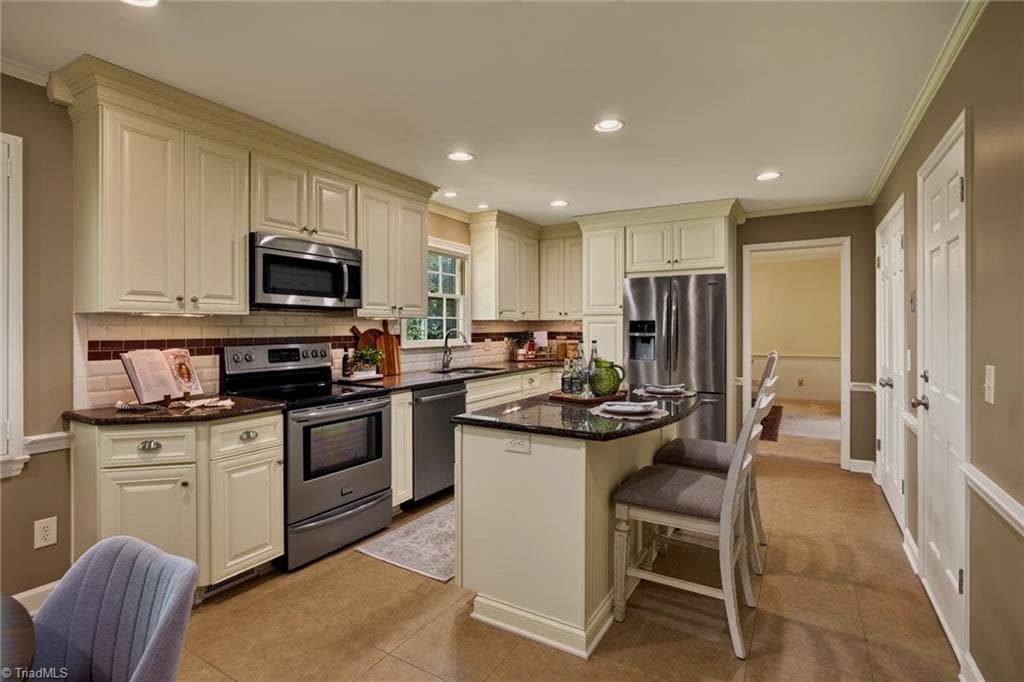 Stick/Site Built at 805 Chartwell Circle, Winston-Salem NC 27106, Winston-Salem, photo 10 of 43
