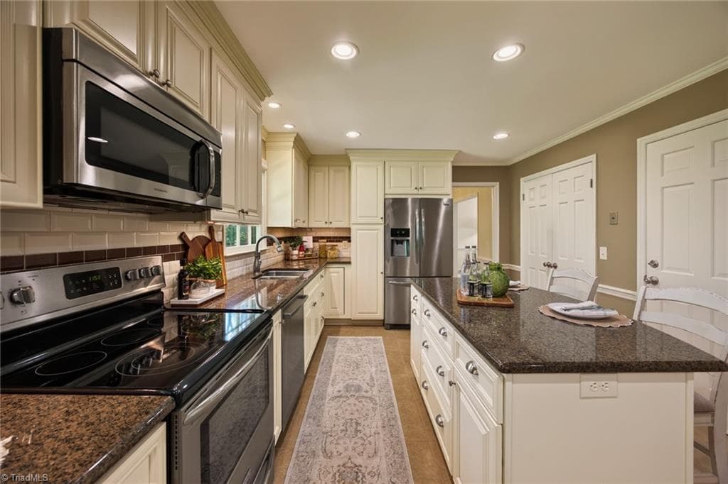Stick/Site Built at 805 Chartwell Circle, Winston-Salem NC 27106, Winston-Salem, photo 11 of 43