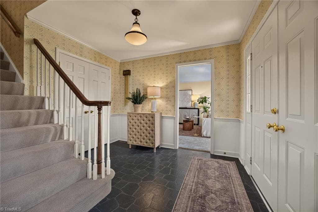 Stick/Site Built at 805 Chartwell Circle, Winston-Salem NC 27106, Winston-Salem, photo 4 of 43