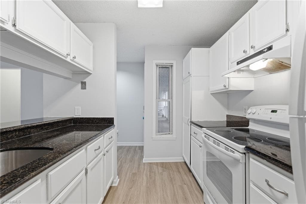Stick/Site Built at 239 Oakwood Court, Winston-Salem NC 27103, Winston-Salem, photo 12 of 33