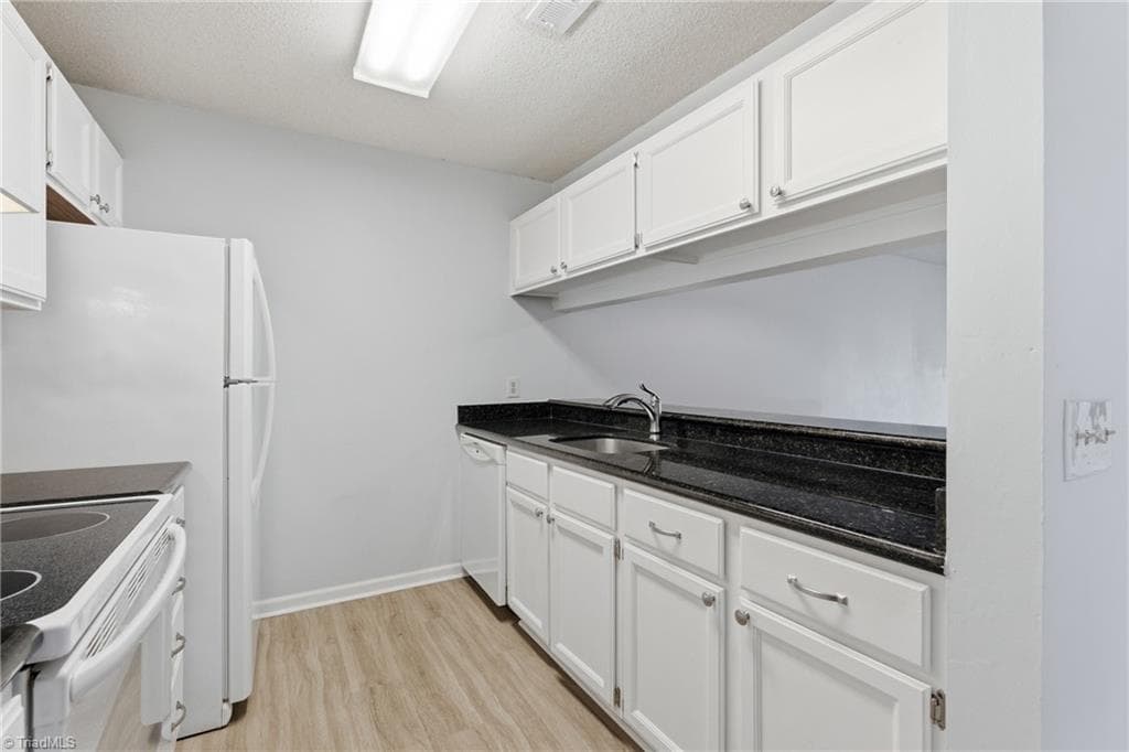 Stick/Site Built at 239 Oakwood Court, Winston-Salem NC 27103, Winston-Salem, photo 11 of 33