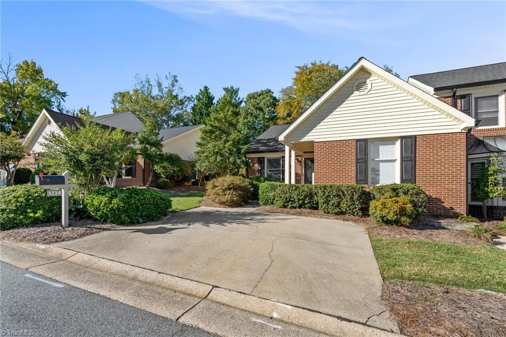Stick/Site Built at 1734 Ternberry Road, High Point NC 27262, High Point, photo 2 of 40