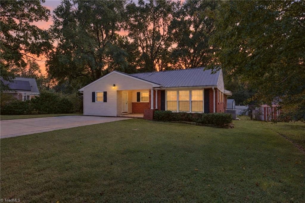 1408 Harriet Drive, Burlington NC 27215