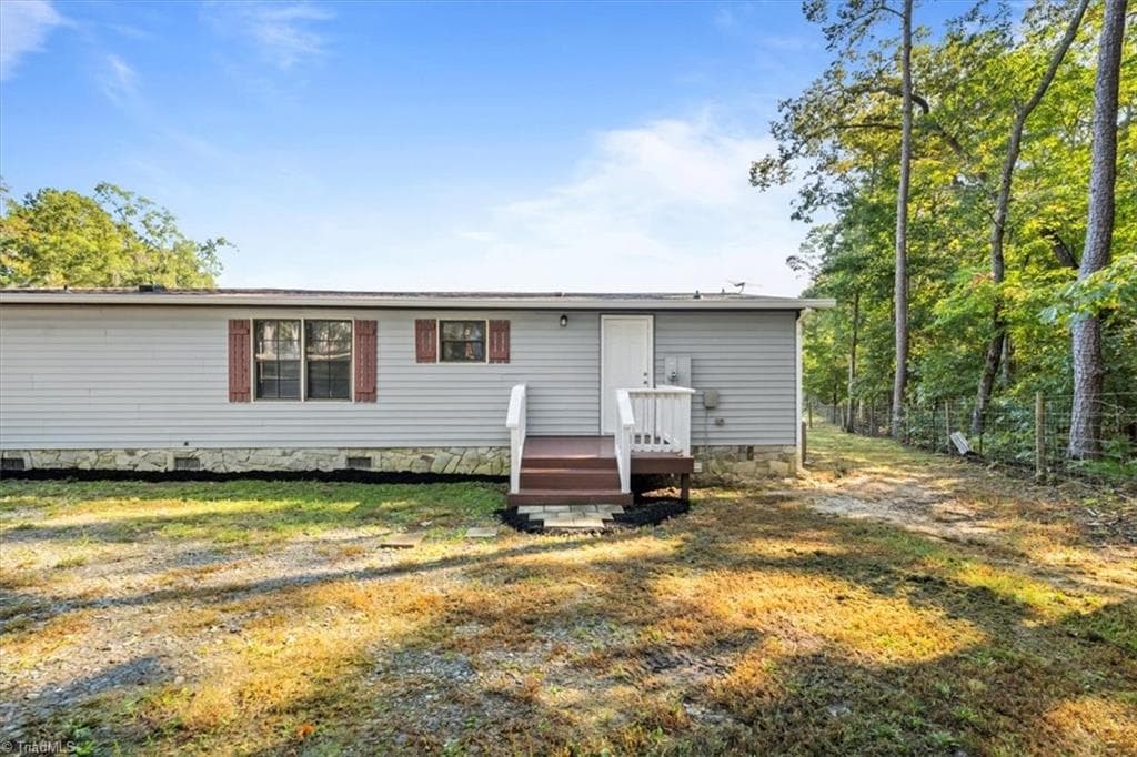 Manufactured Home at 7775 Riverside Road, Seagrove NC 27341, Seagrove, photo 38 of 43
