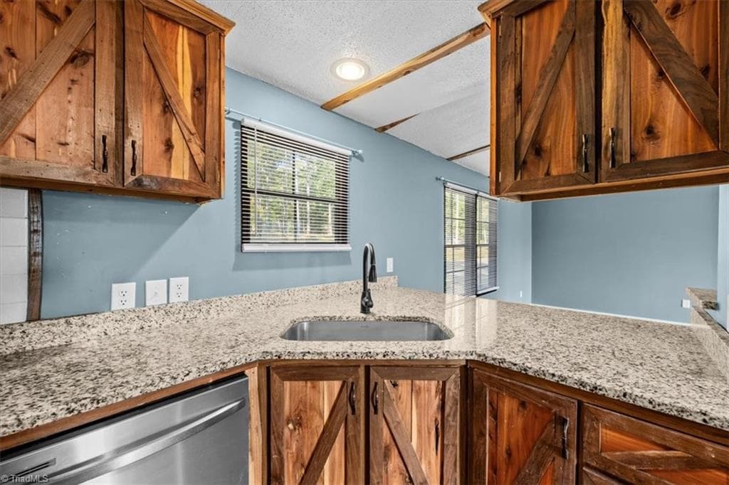 Manufactured Home at 7775 Riverside Road, Seagrove NC 27341, Seagrove, photo 10 of 43