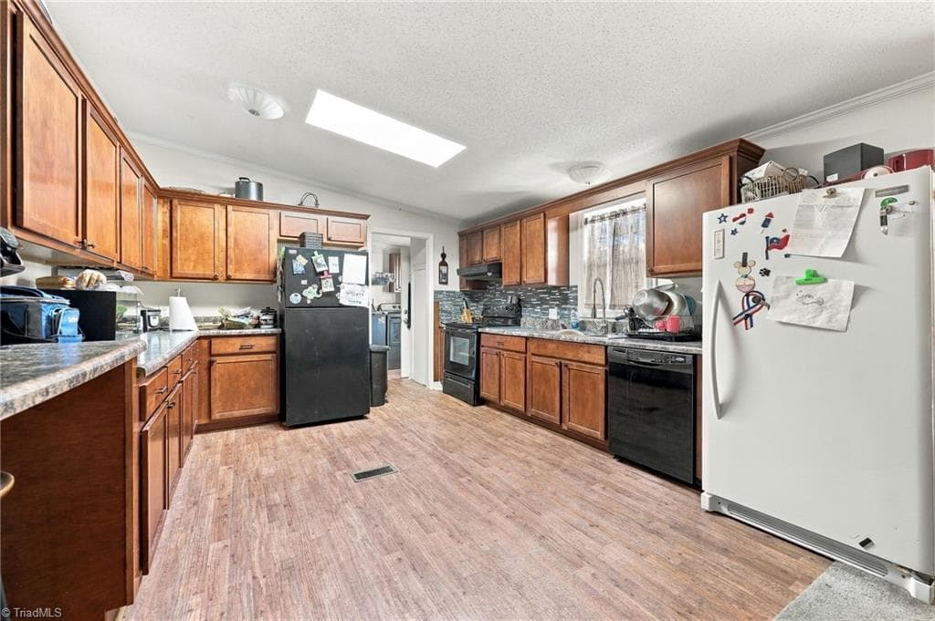 Manufactured Home at 3921 S NC Highway 8, Walnut Cove NC 27052, Walnut Cove, photo 9 of 34