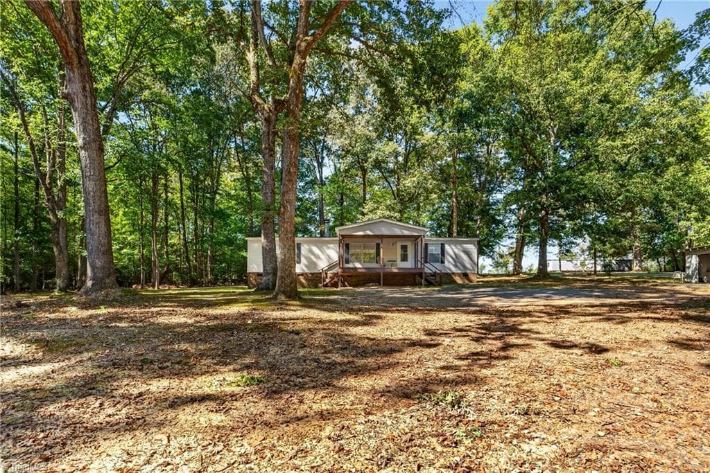 Manufactured Home at 6109 Ferguson Road, Ramseur NC 27316, photo 5 of 50
