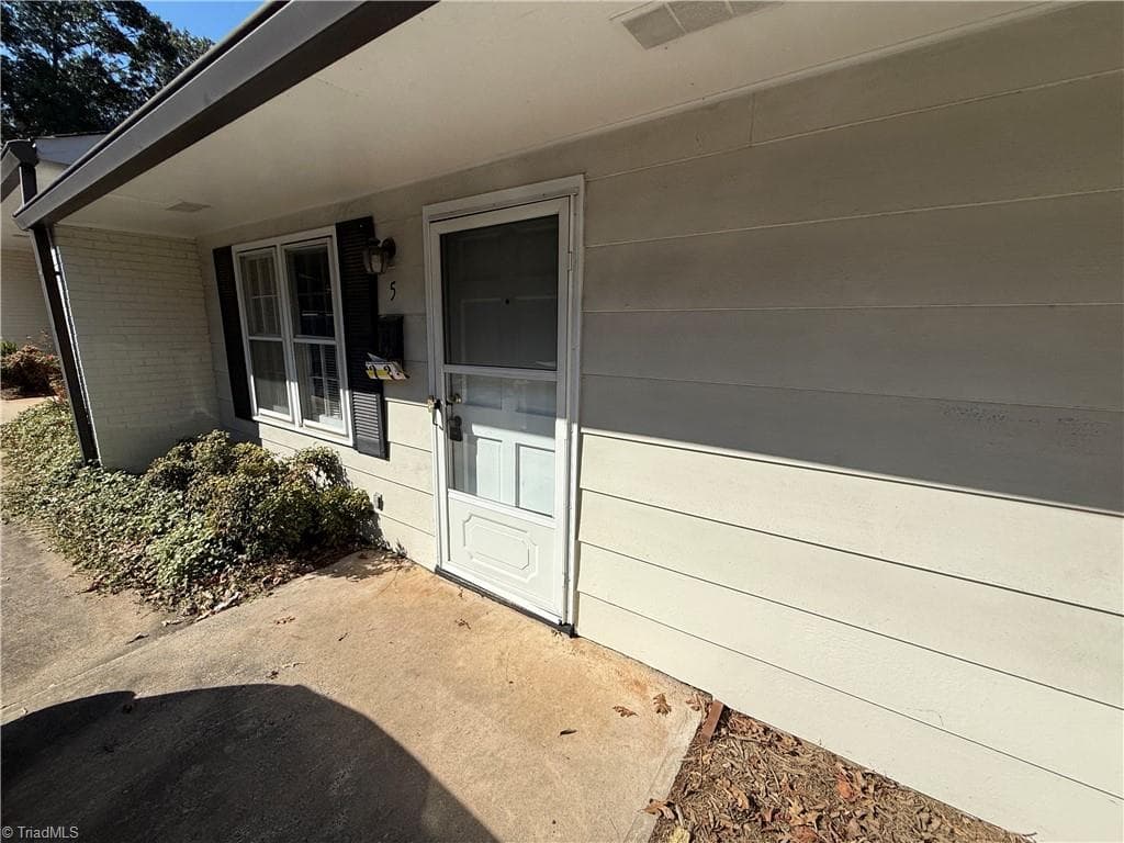 Multi Family at 115 N Gordon Drive # 5, Winston-Salem NC 27104, photo 2 of 12