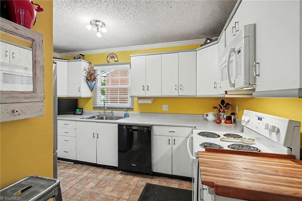 Stick/Site Built at 2336 Kaywood Lane, Winston-Salem NC 27103, photo 10 of 28