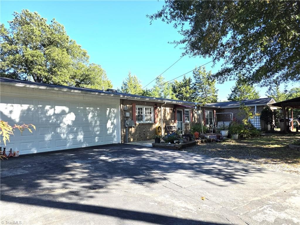 119 Ridgeway Road, Thomasville NC 27360