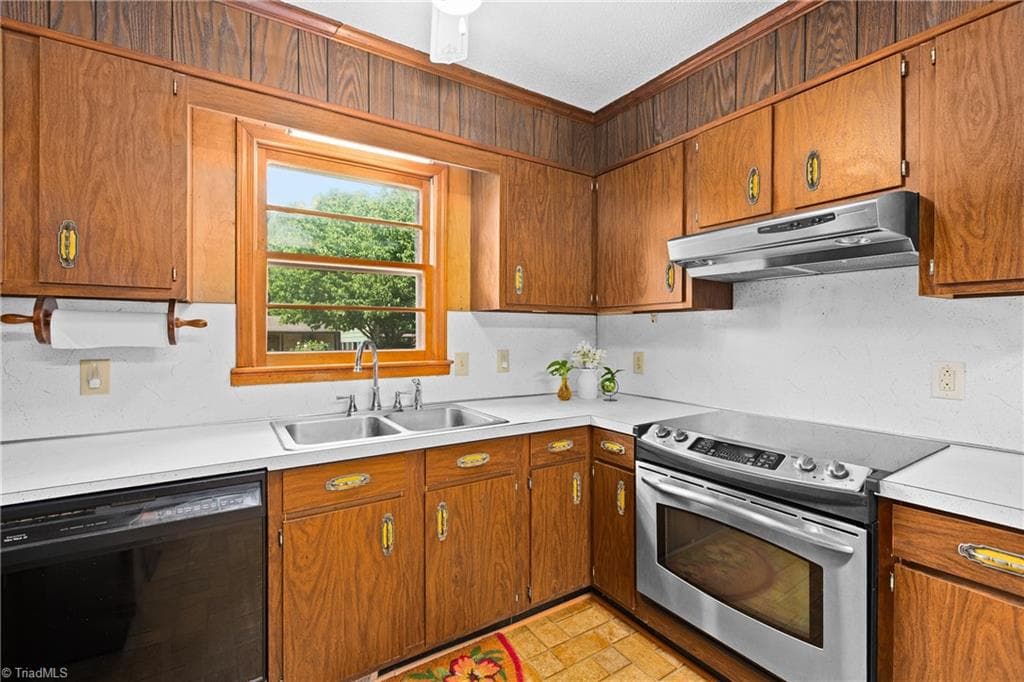 Stick/Site Built at 141 Pinelawn Drive, Kernersville NC 27284, photo 13 of 35