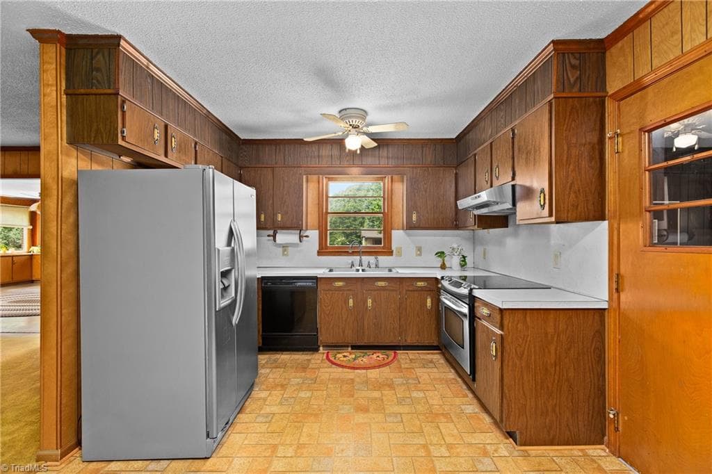 Stick/Site Built at 141 Pinelawn Drive, Kernersville NC 27284, photo 12 of 35