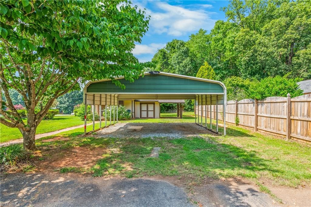 Stick/Site Built at 141 Pinelawn Drive, Kernersville NC 27284, photo 4 of 35