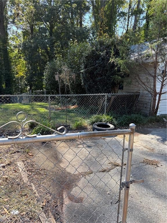 Single Family Residence at 2150 Sallies Lane, Winston-Salem NC 27106, Winston-Salem, photo 7 of 7