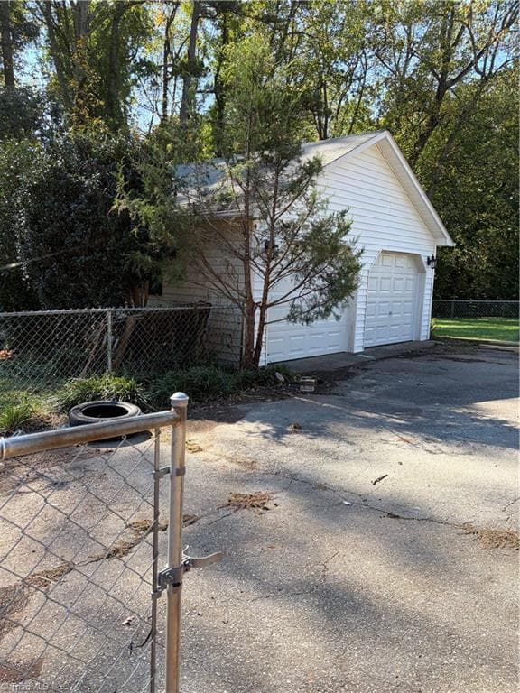 Single Family Residence at 2150 Sallies Lane, Winston-Salem NC 27106, Winston-Salem, photo 4 of 7