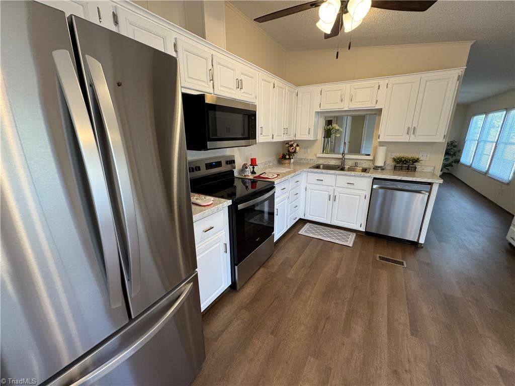 Manufactured Home at 1376 Harris Road, Walnut Cove NC 27052, Walnut Cove, photo 12 of 45