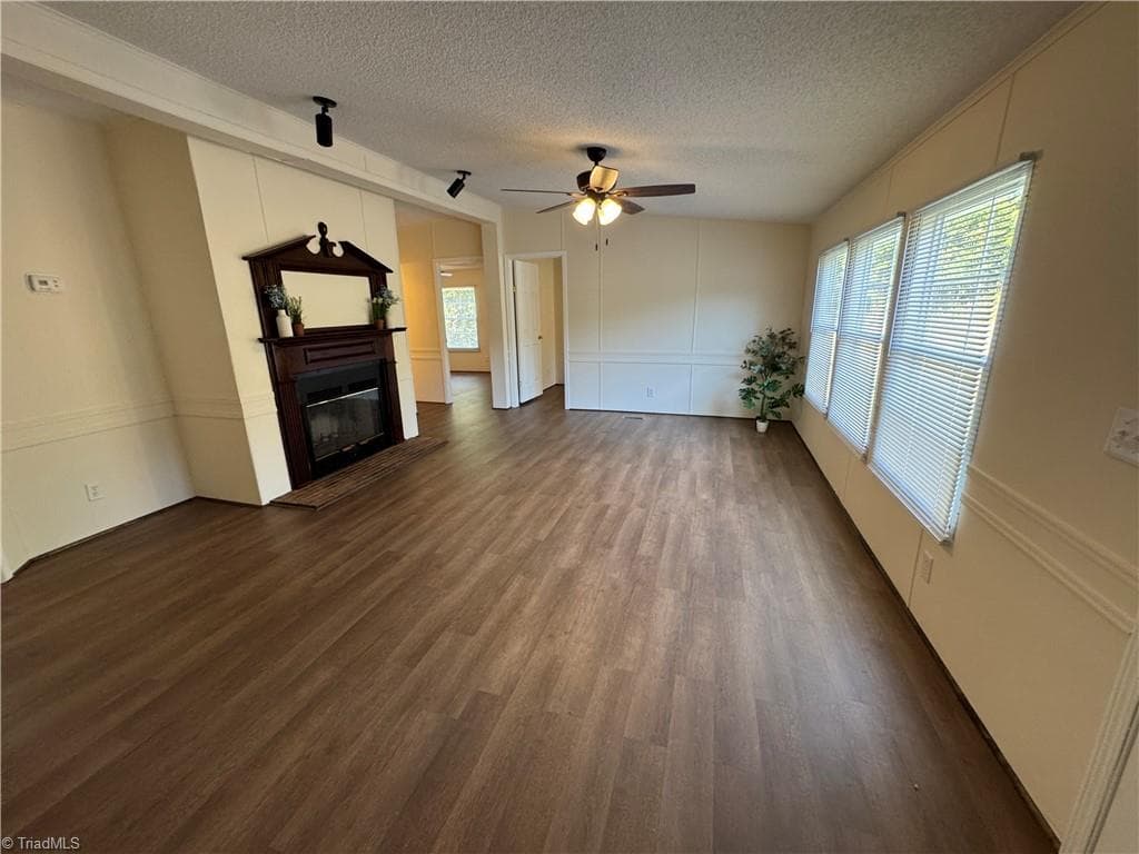 Manufactured Home at 1376 Harris Road, Walnut Cove NC 27052, Walnut Cove, photo 7 of 45