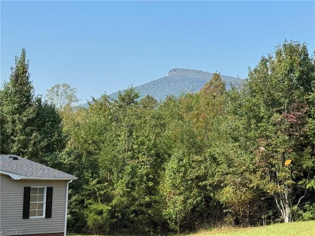 Manufactured Home at 1376 Harris Road, Walnut Cove NC 27052, Walnut Cove, photo 3 of 45