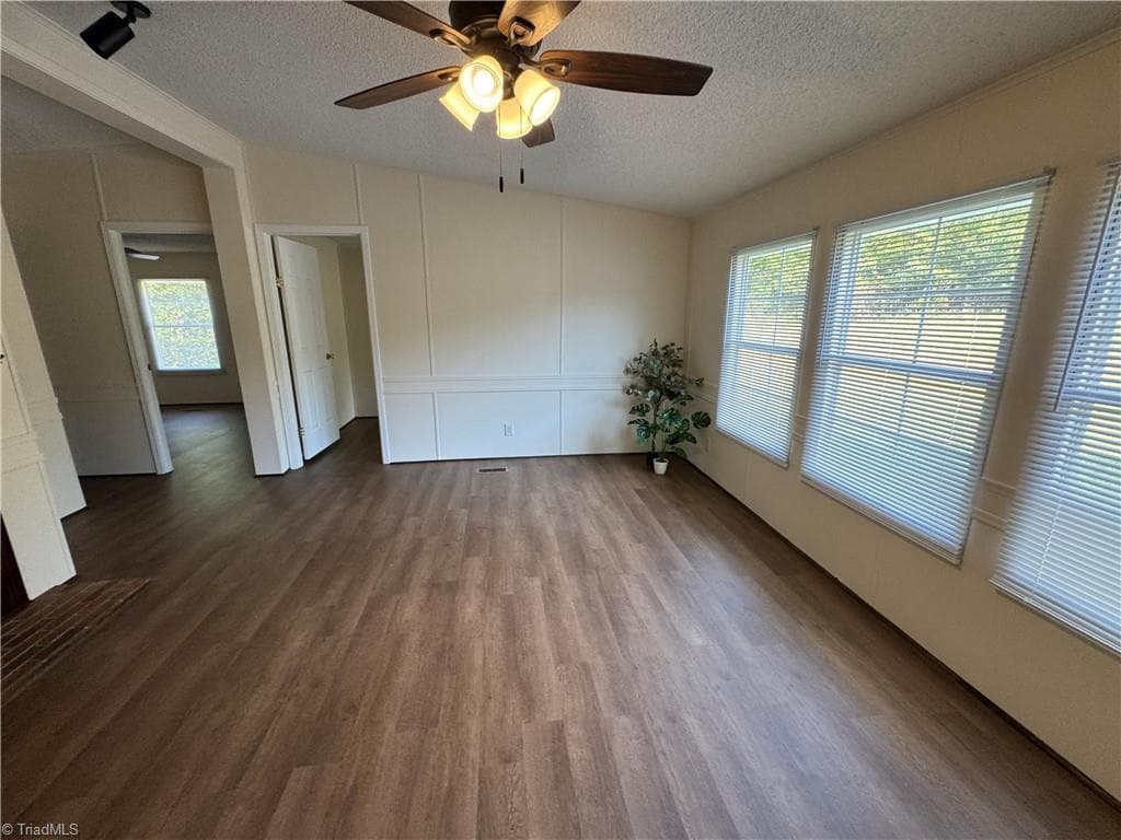 Manufactured Home at 1376 Harris Road, Walnut Cove NC 27052, Walnut Cove, photo 5 of 45