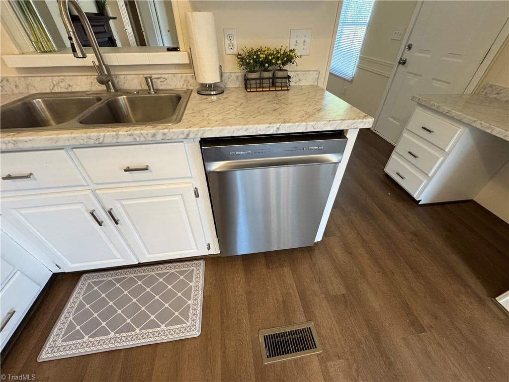 Manufactured Home at 1376 Harris Road, Walnut Cove NC 27052, Walnut Cove, photo 15 of 45