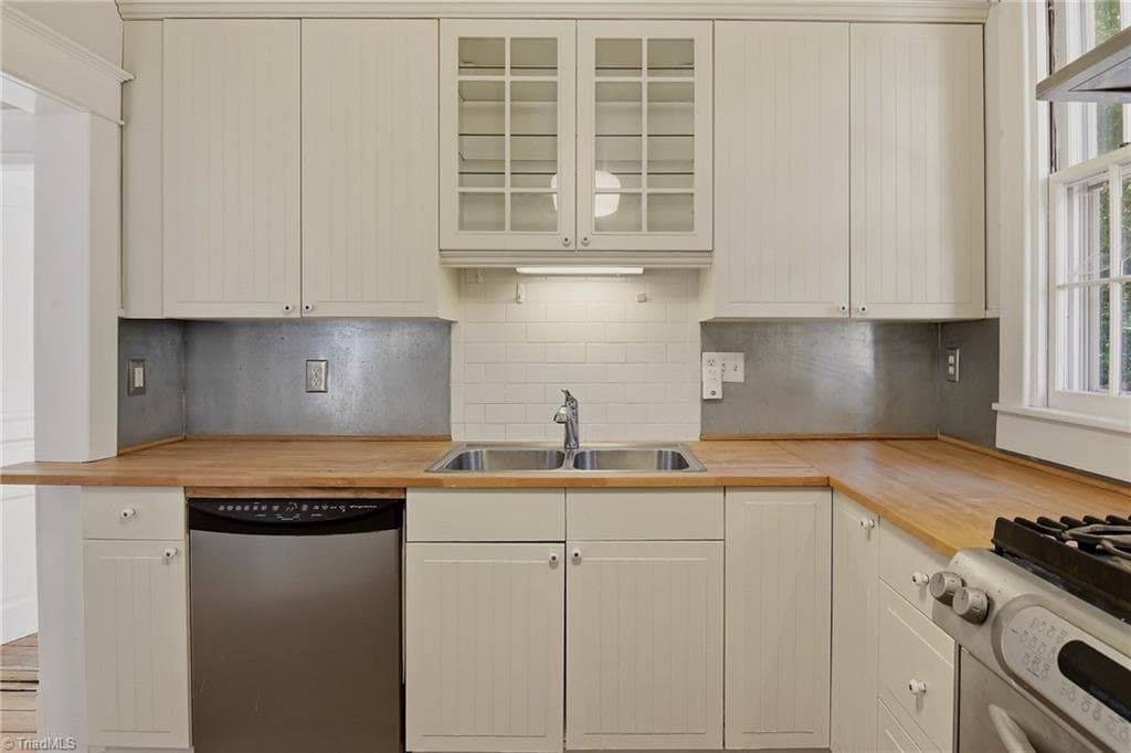 Stick/Site Built at 126 Shady Boulevard, Winston-Salem NC 27101, Winston-Salem, photo 15 of 31