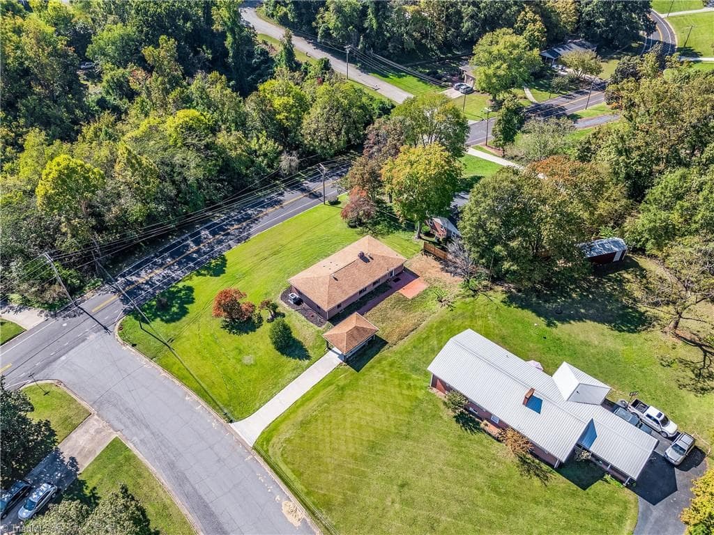 Stick/Site Built at 302 Lakewood Drive, Lexington NC 27292, Lexington, photo 27 of 28
