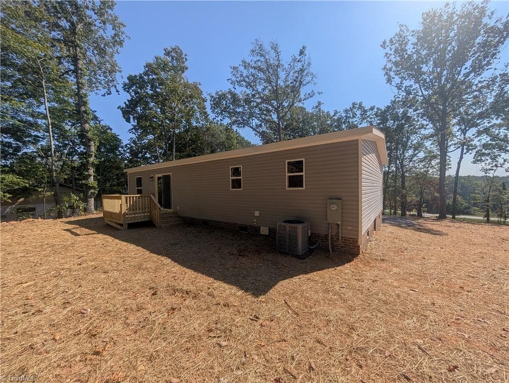 Manufactured Home at 1312 Pineview Road, Randleman NC 27317, photo 3 of 15