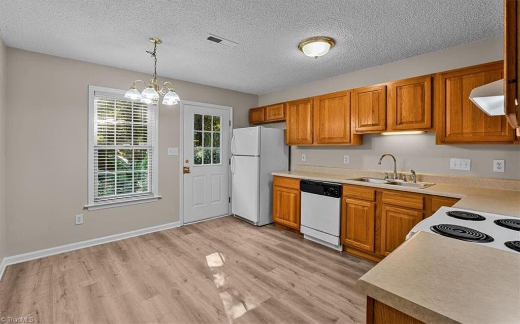 Stick/Site Built at 2564 Ambassador Court, High Point NC 27265, High Point, photo 13 of 32