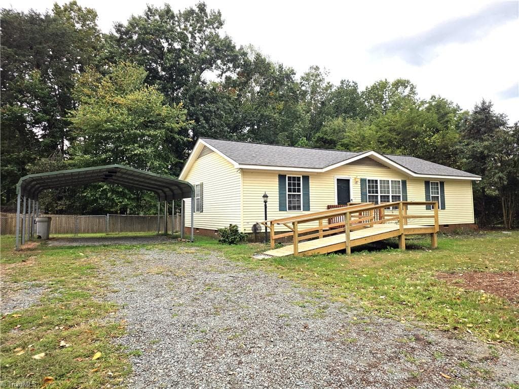 1025 Cyndi Jo Lane, King NC 27021