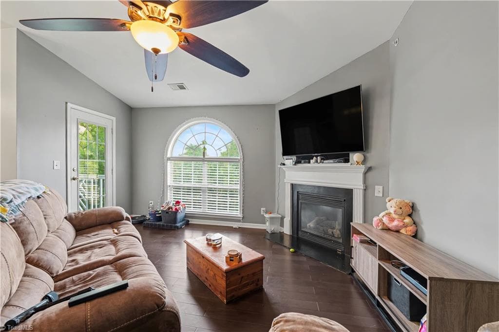 Stick/Site Built at 6121 Hedgecock Circle, High Point NC 27265, photo 2 of 21
