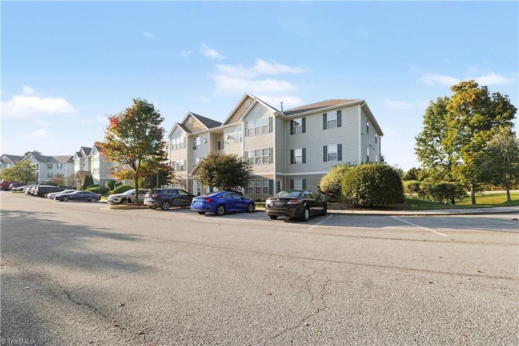 Stick/Site Built at 6121 Hedgecock Circle, High Point NC 27265, photo 6 of 21