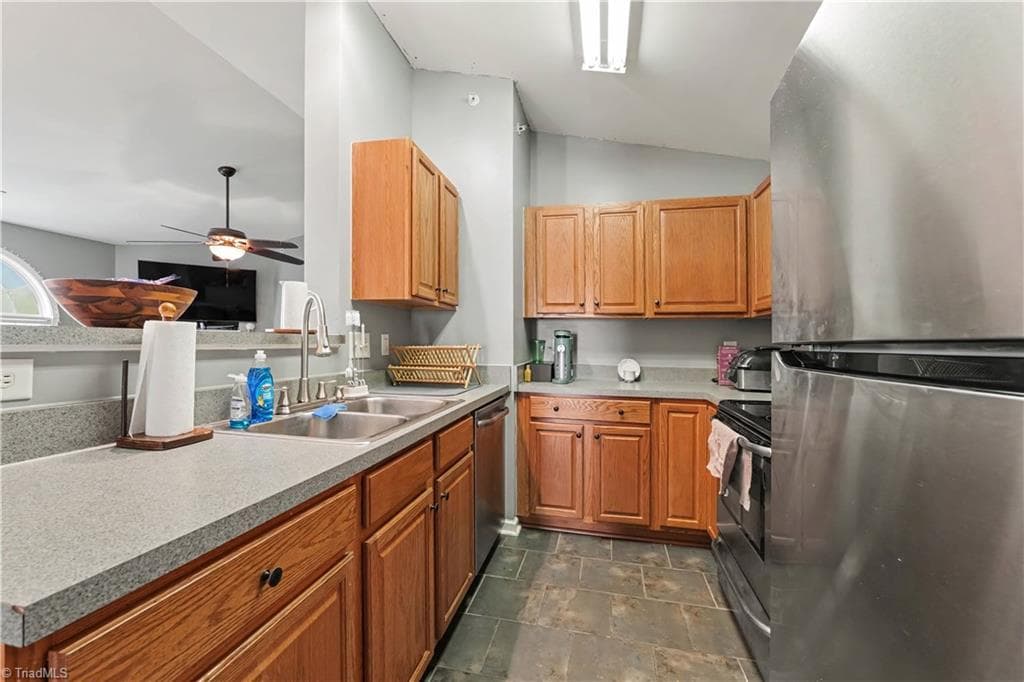 Stick/Site Built at 6121 Hedgecock Circle, High Point NC 27265, photo 10 of 21